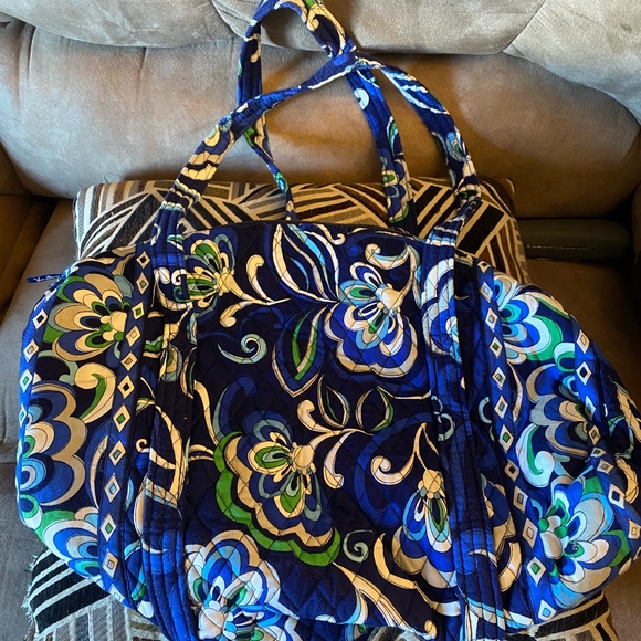 Vera Bradley duffel bag in the retired print “Mosaic” Large Mediterranean Blue - Picture 1 of 10